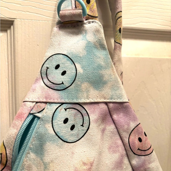 Tie Dye Smiley Face Emoji Cargo Sling Handbag Crossbody Book Travel Gym Bag - Picture 5 of 6